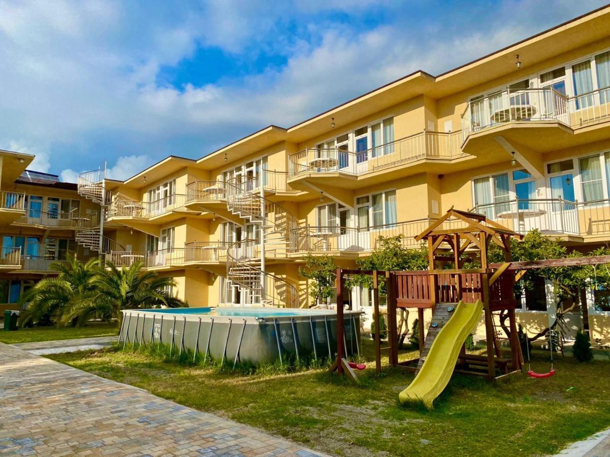 Mini Hotel Diva Alakhadze Exterior foto